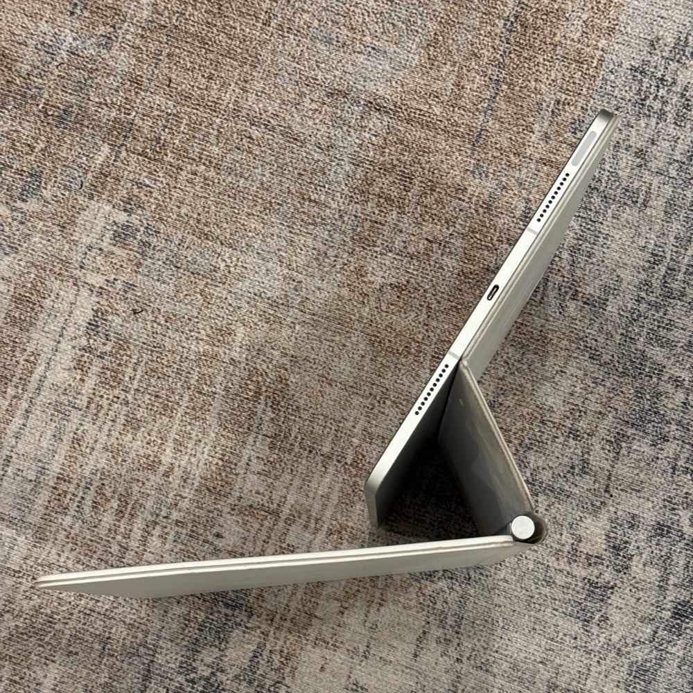 12.9 Apple Magic Key Board - Picture 4 of 5